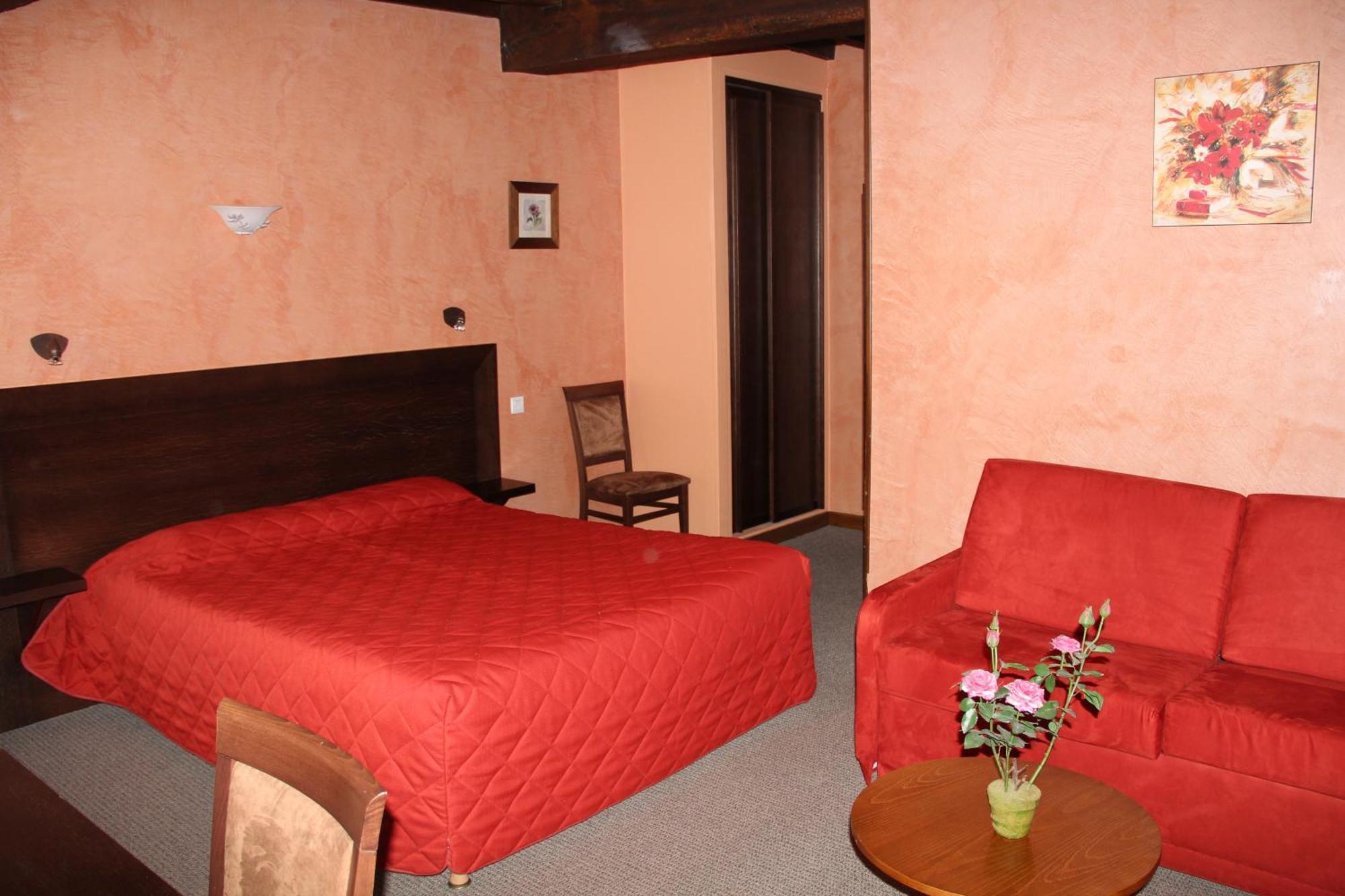 Отель Logis Des Trois Maures Couches Экстерьер фото