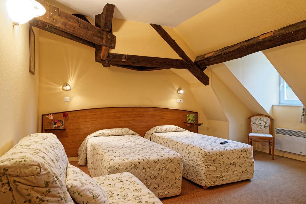 Отель Logis Des Trois Maures Couches Экстерьер фото