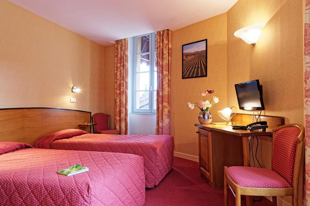 Отель Logis Des Trois Maures Couches Экстерьер фото