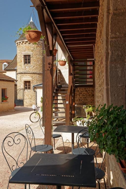 Отель Logis Des Trois Maures Couches Экстерьер фото
