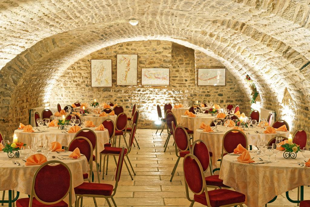 Отель Logis Des Trois Maures Couches Экстерьер фото