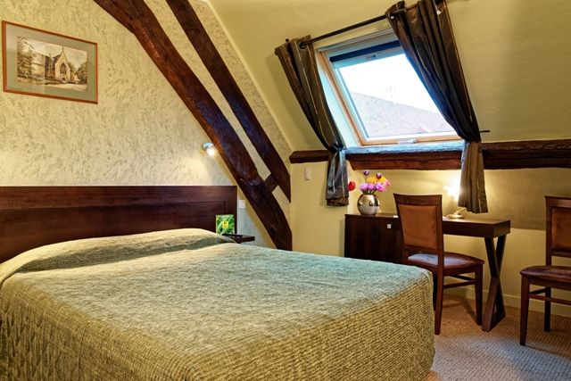 Отель Logis Des Trois Maures Couches Экстерьер фото